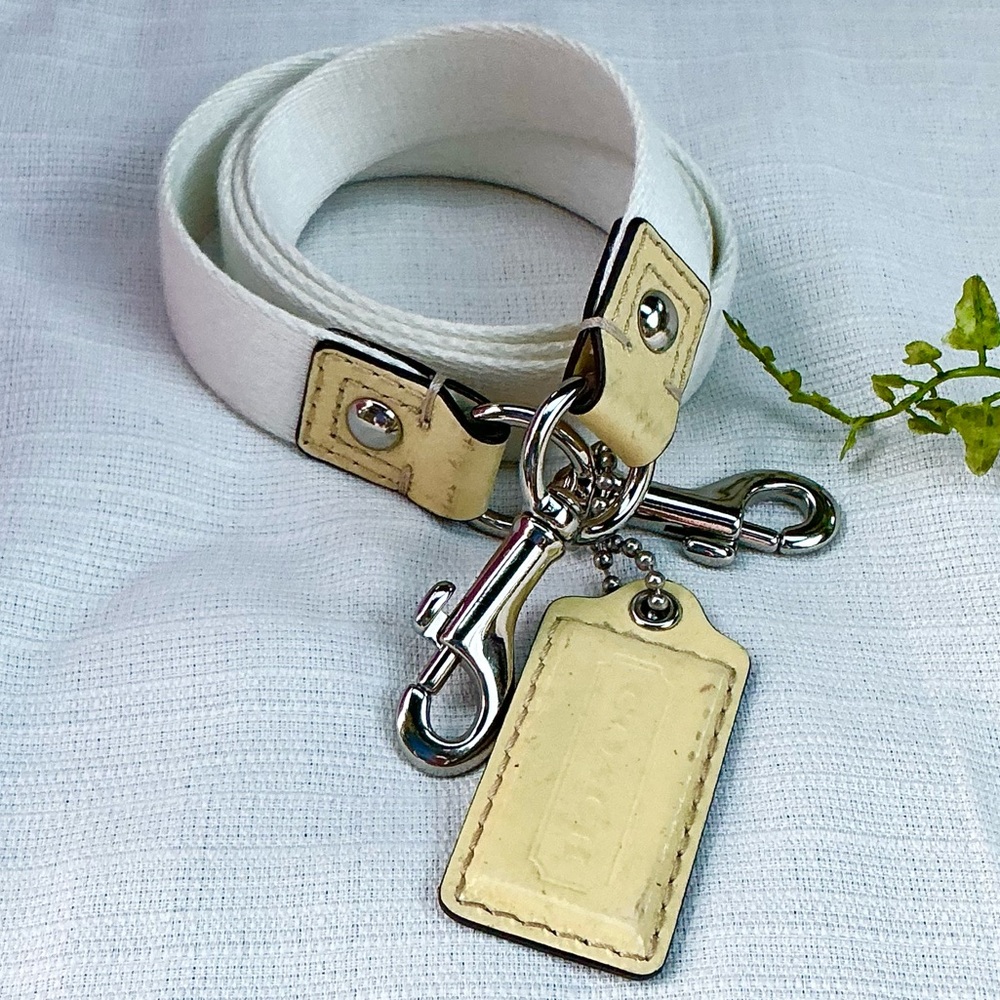 Coach Poppy Strap And Hangtag, Cream/Vanilla Color